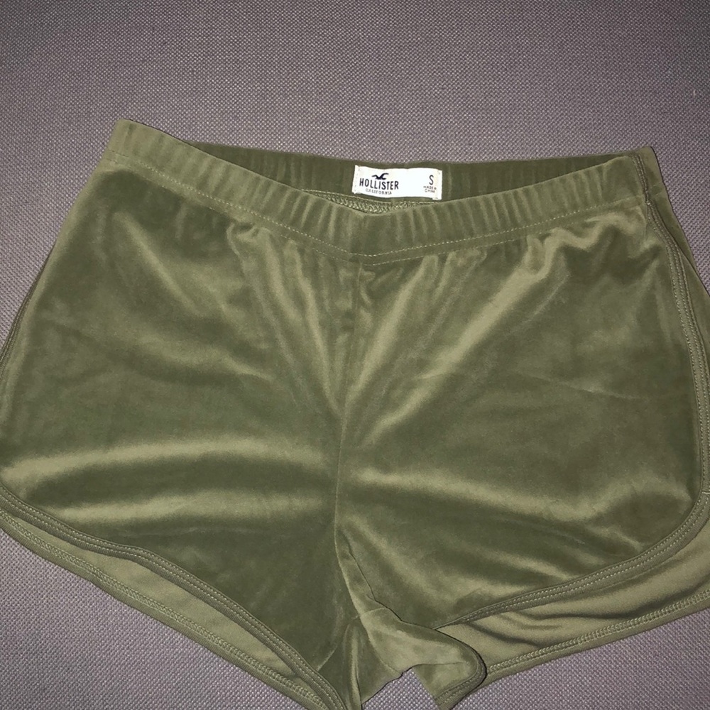 hollister velvet shorts